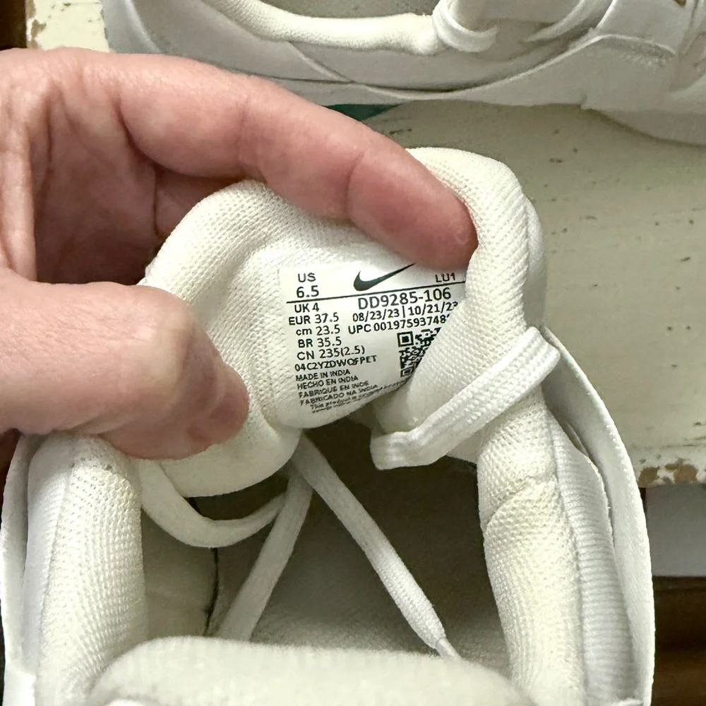 Nike Air Max Bella TR5 Sneakers - Picture 11 of 12